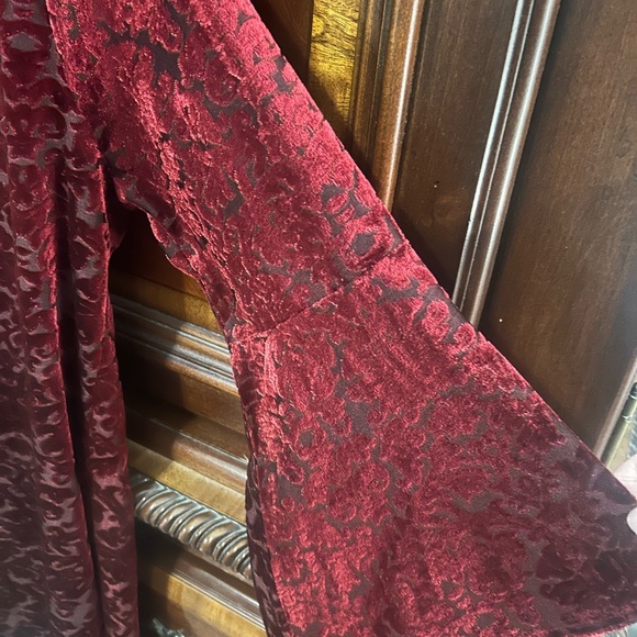 Collection B Deep Red Velvet Robe - Picture 4 of 5